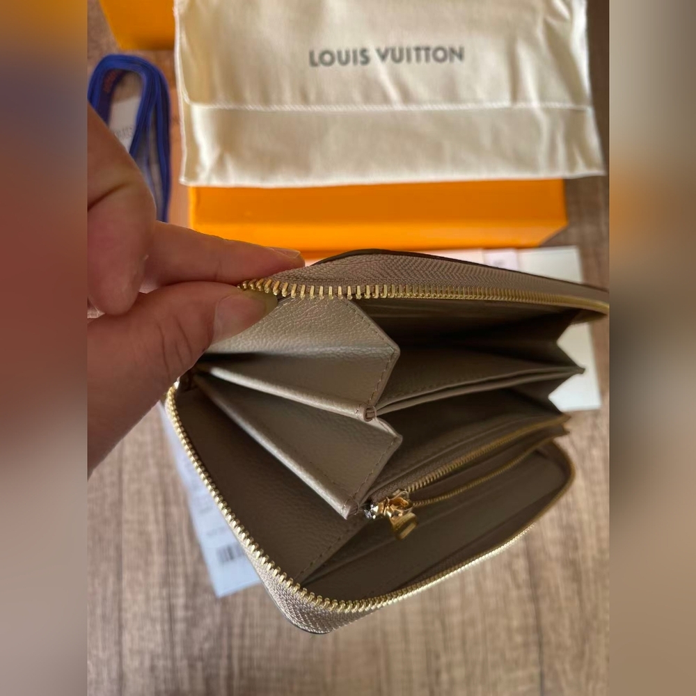 Louis Vuitton Monogram Zippy Wallet - Picture 9 of 9